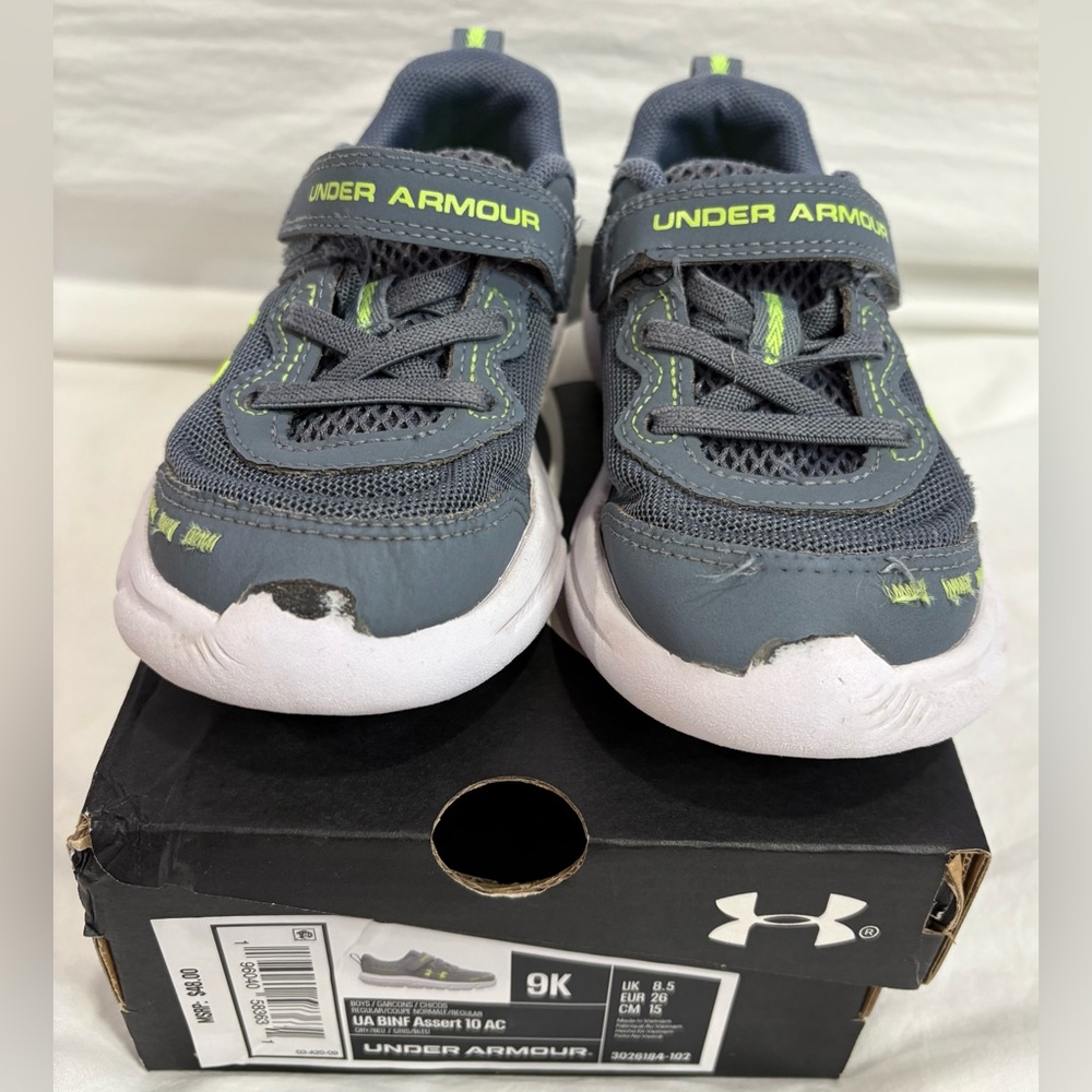 Under Armour Kids' UA BINF Assert 10AC shoes - Size 9C  Grey/Green